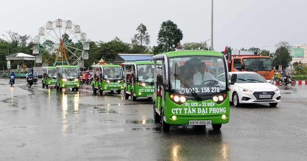 Cà Mau lần đầu có xe điện phục vụ khách du lịch