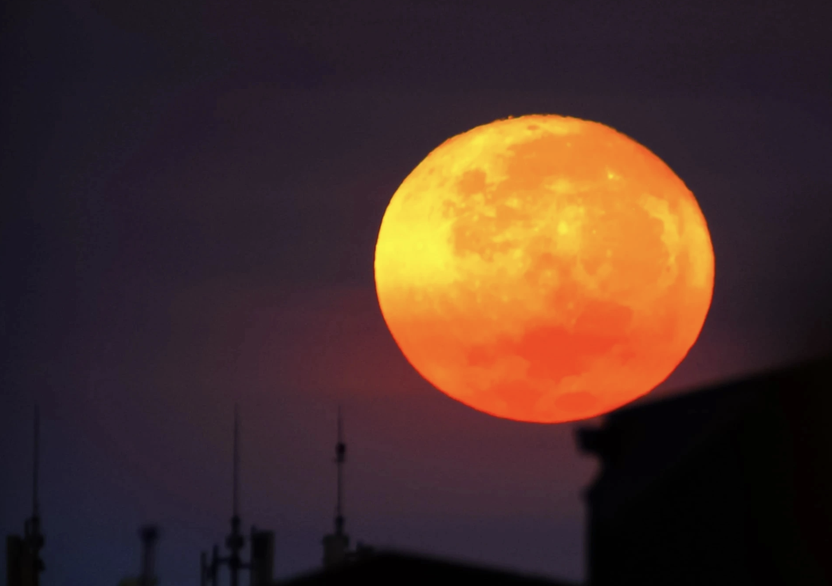 Combien de temps faudra-t-il avant que les Vietnamiens puissent voir la rare « Super Lune Bleue » ?