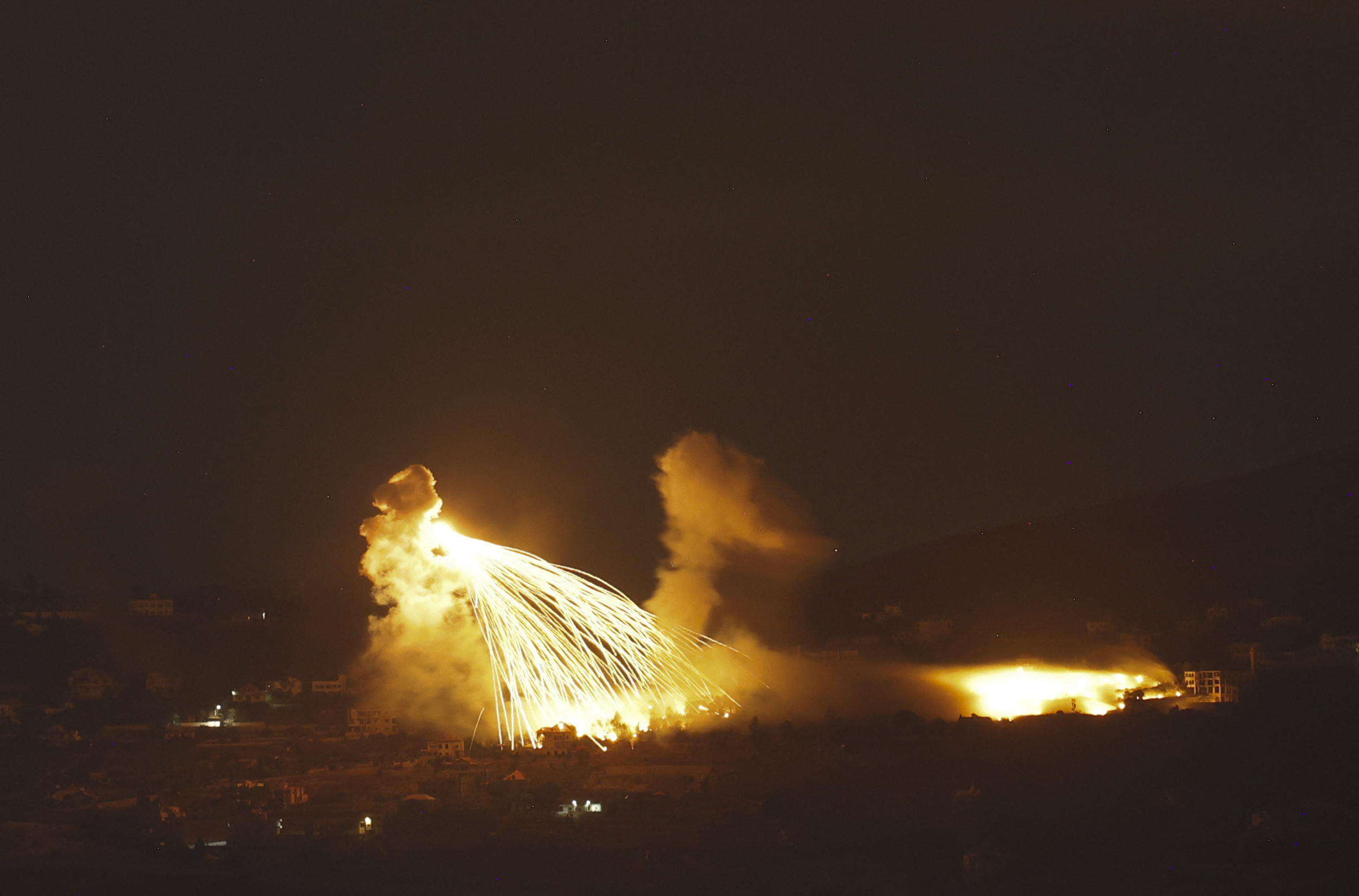Mỹ ủng hộ Israel tấn công Hezbollah, tăng cường lực lượng đến Trung Đông- Ảnh 1.