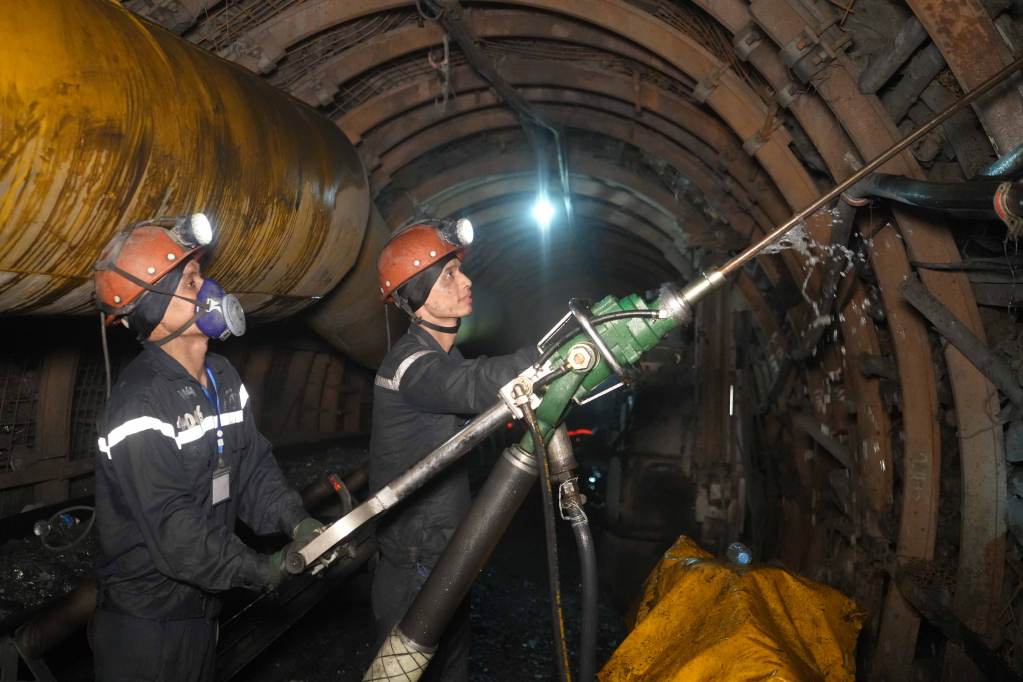 Arbeiter der Ha Long Coal Company nehmen 2023 am unternehmensweiten Facharbeiterwettbewerb teil.