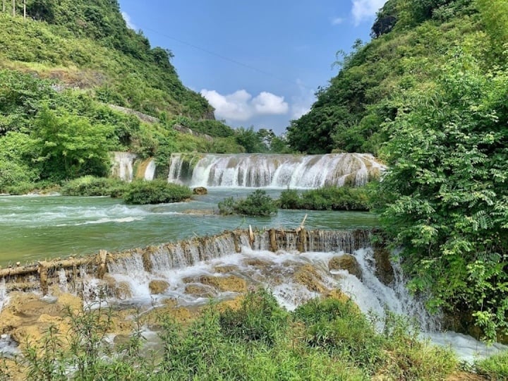 プレート番号 11 は、雄大な景観と息を呑むほど美しい観光名所が数多くあるカオバン省に属します。 (写真: jimmyroytravel)