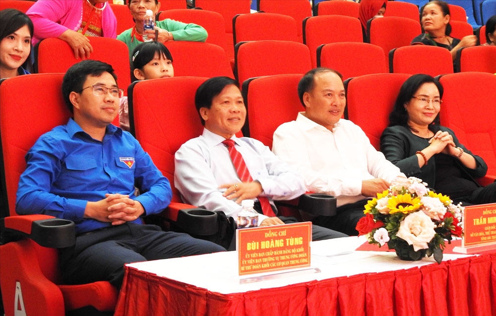 Các đại biểu tham dự Tọa đàm