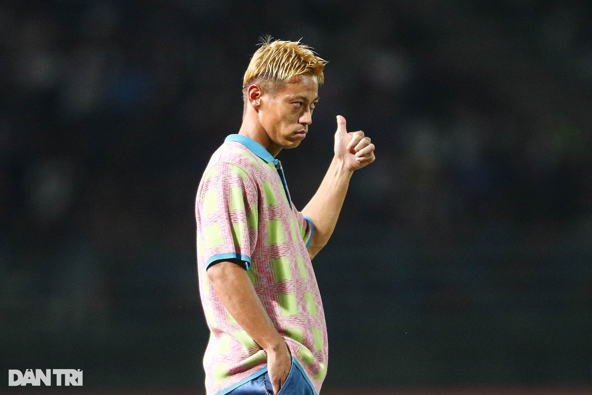 Cái cúi đầu tiếc nuối của Keisuke Honda khi Campuchia bị cầm hòa phút cuối - 4
