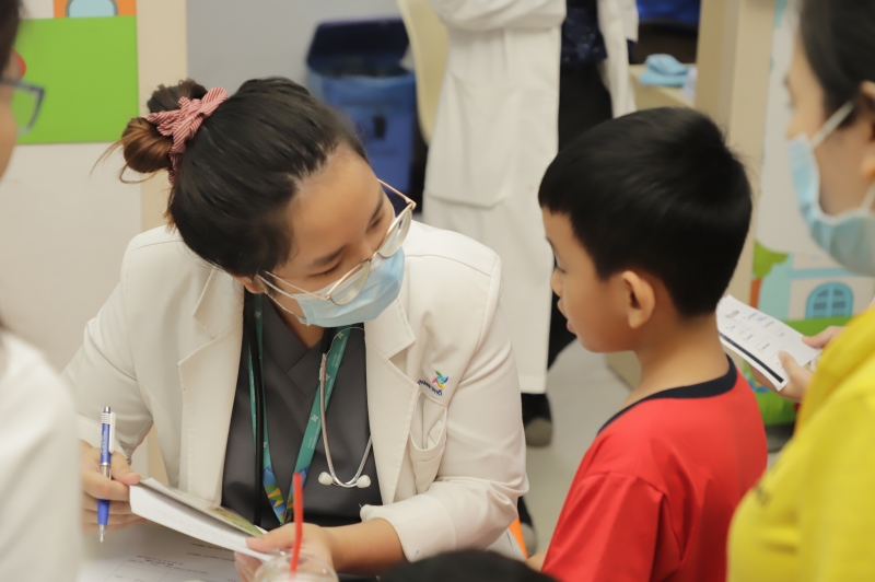 Kostenloses Gesundheitscheck-Programm für mehr als 1.000 benachteiligte Kinder aus Distrikt 8.