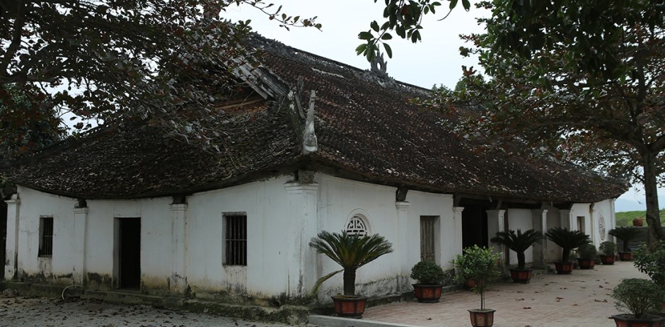 Spending 24 billion to restore a nearly 300-year-old communal house on the banks of Lam River - photo 3