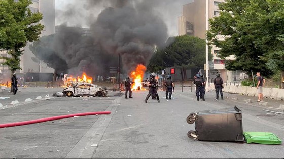 Riots in France, 677 people arrested photo 3