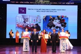 ศูนย์สนับสนุนการพัฒนาการศึกษาแบบบูรณาการ Truong An อยู่ใน 100 ผลิตภัณฑ์และบริการยอดนิยมสำหรับครอบครัวและเด็กในปี 2023