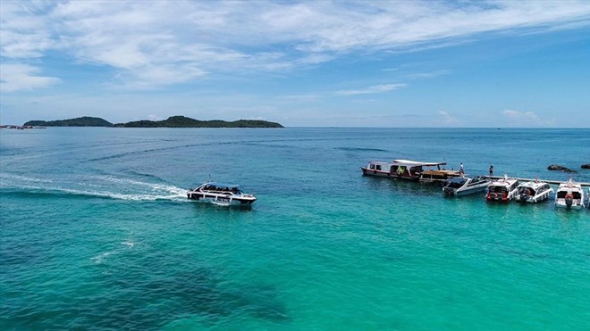 Đừng đổ cho giá vé máy bay cao, Phú Quốc mất khách vì ngập rác và nạn chặt chém