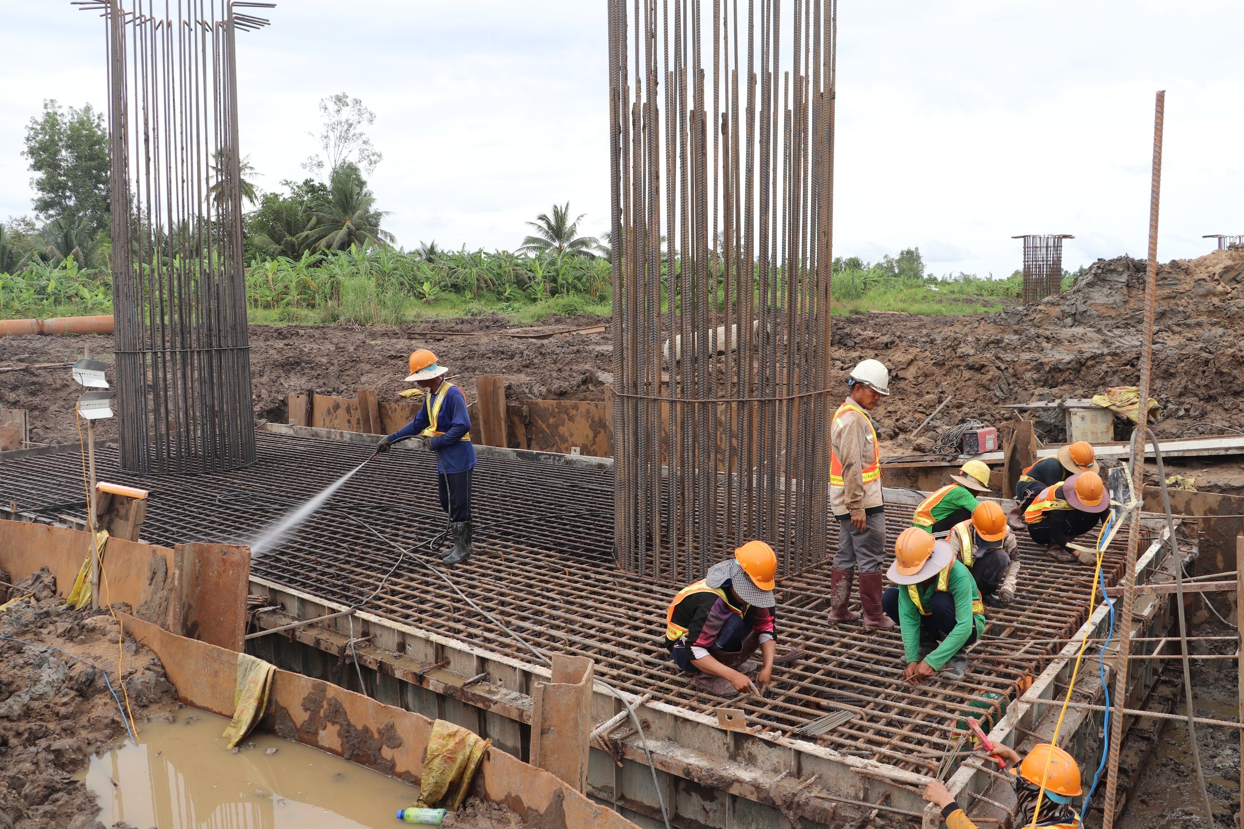 Bám công trường xuyên lễ, dồn lực thi công 37km cao tốc qua Hậu Giang- Ảnh 1.