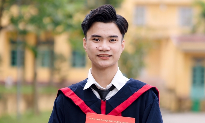 Tran Van Hau in the yearbook photo of the end of grade 12, Ly Nhan Tong High School, May 2023. Photo: Provided by the character