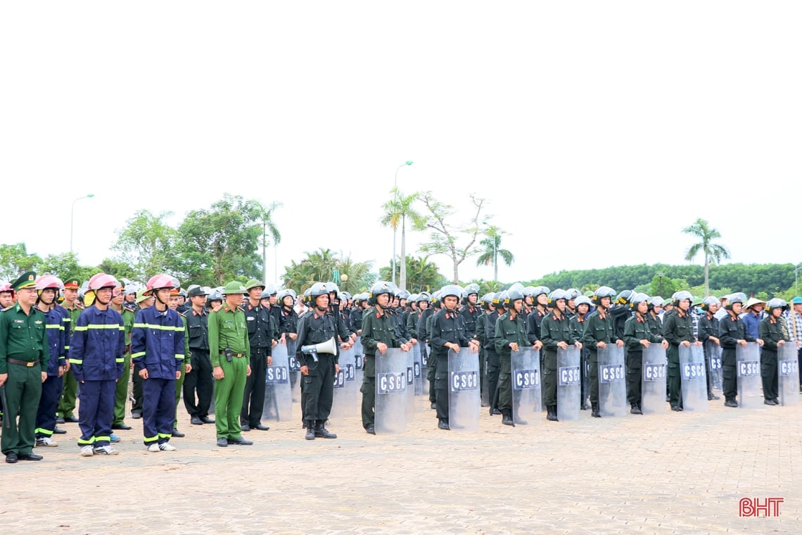 Lãnh đạo tỉnh kiểm tra diễn tập thực binh xử lý tình huống