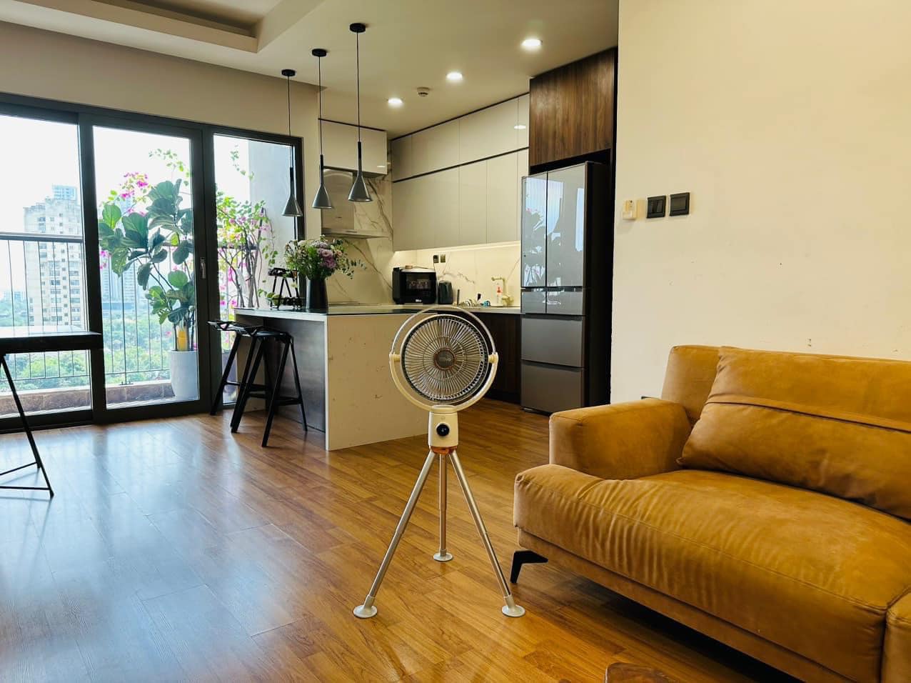¿Qué tipo de ventilador recargable es razonable comprar, con batería de larga duración?