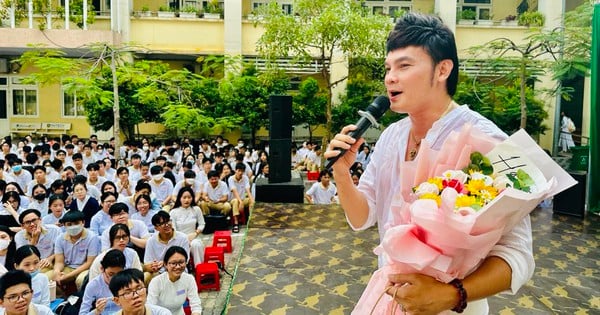 NSƯT Kim Tiểu Long, Đông Quân trong chương trình "Sân khấu học đường"