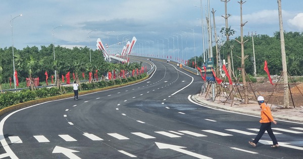 Le pont Ben Rung, d'une valeur de près de 2 000 milliards de dollars, relie Hai Phong à Quang Ninh