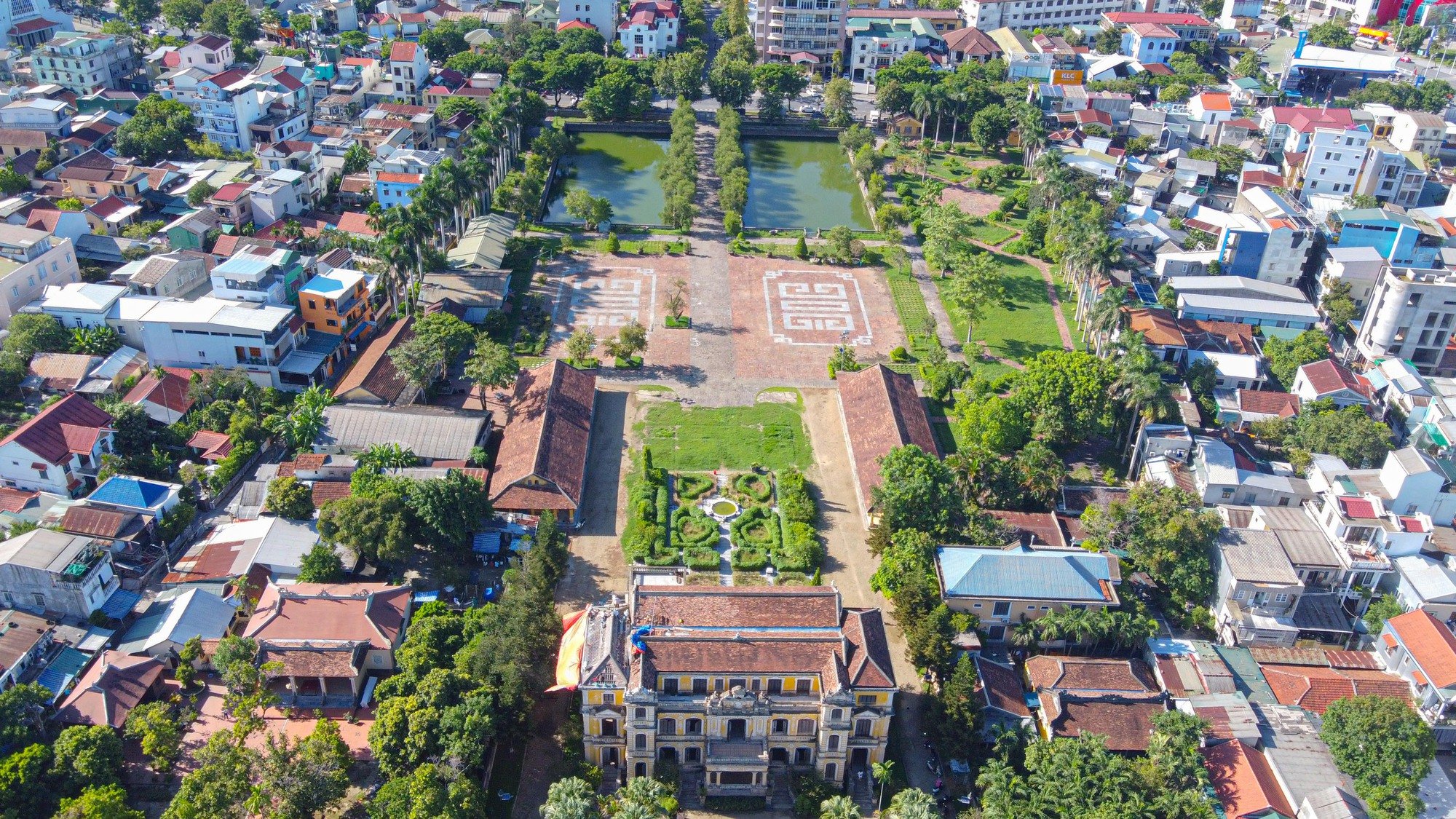 Thăm Cung An Định nguy nga, nơi ở của hoàng tộc cuối triều Nguyễn  - Ảnh 2.