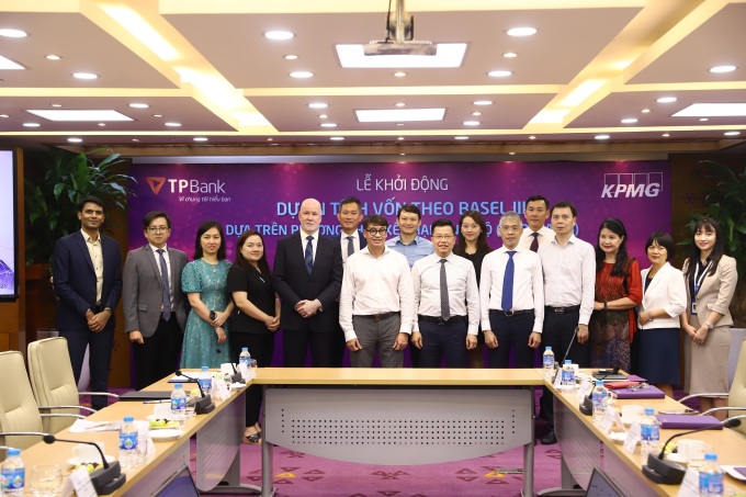 Đại diện TPBank và các khách mời, đối tác tại lễ khởi động dự án