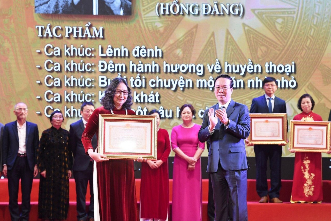 128 auteurs ont reçu le Prix Ho Chi Minh et le Prix d'État 3