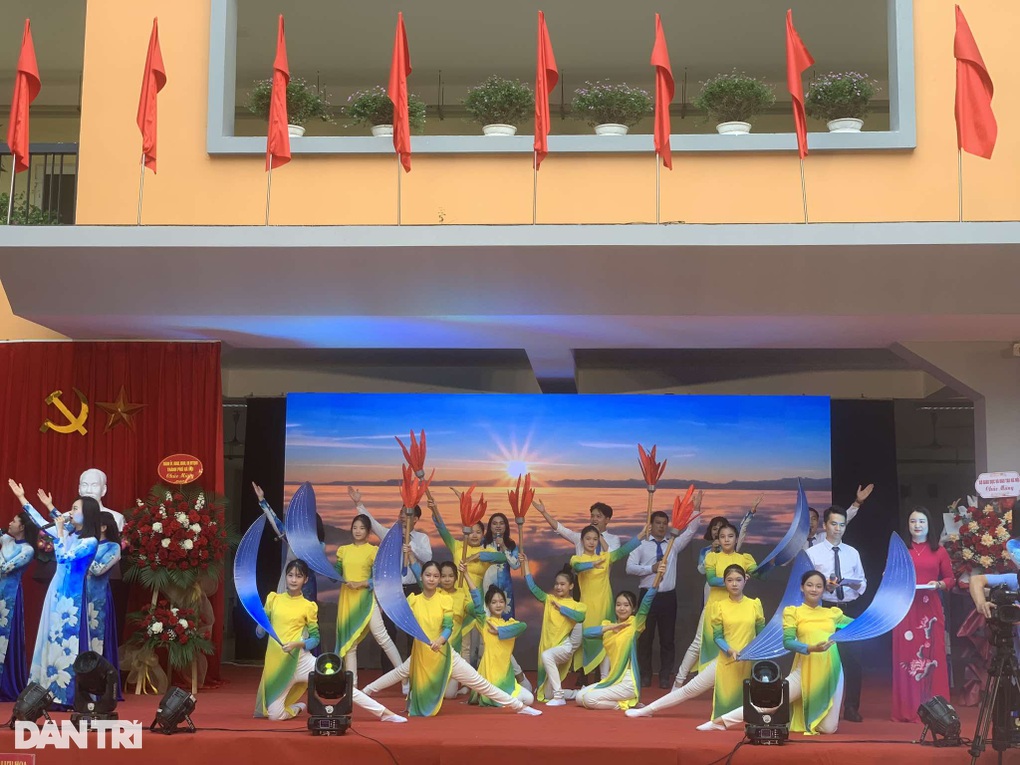 23 triệu học sinh cả nước chính thức bước vào năm học đặc biệt - 16