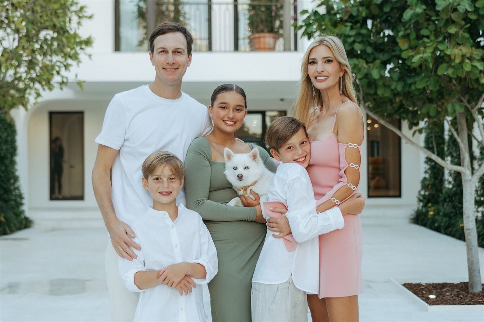 Ivanka Trump được cha mẹ nuôi dạy kỹ lưỡng nhưng vẫn nuối tiếc một điều - 5