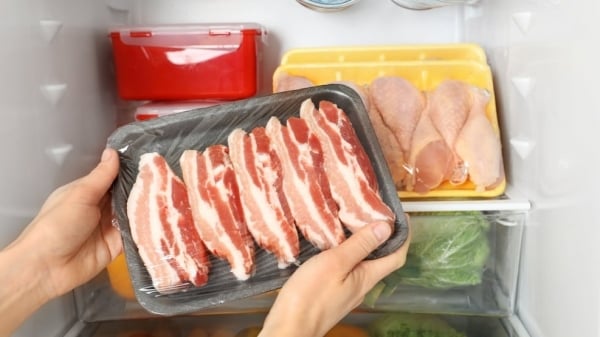 What foods need to be kept in the refrigerator?