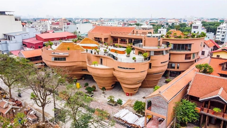 View of Bat Trang ceramic museum, Gia Lam district. Photo: Viet Dung