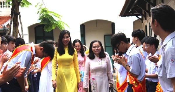 Ceremonia de apertura en la escuela secundaria más antigua de la ciudad de Ho Chi Minh con 150 años de antigüedad