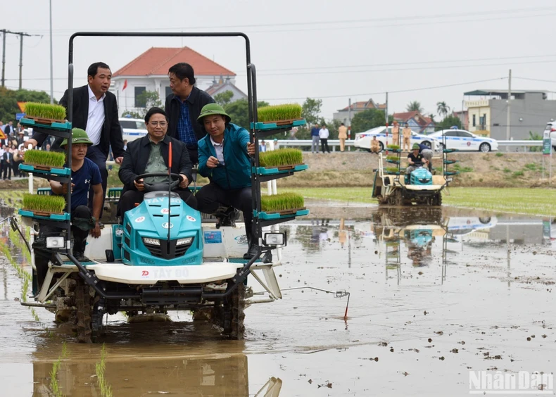 การนำการเปลี่ยนแปลงทางดิจิทัลมาประยุกต์ใช้อย่างจริงจังเพื่อพัฒนาเกษตรกรรมสีเขียวที่ทันสมัย ​​เพิ่มมูลค่าผลิตภัณฑ์ทางการเกษตร ภาพที่ 2