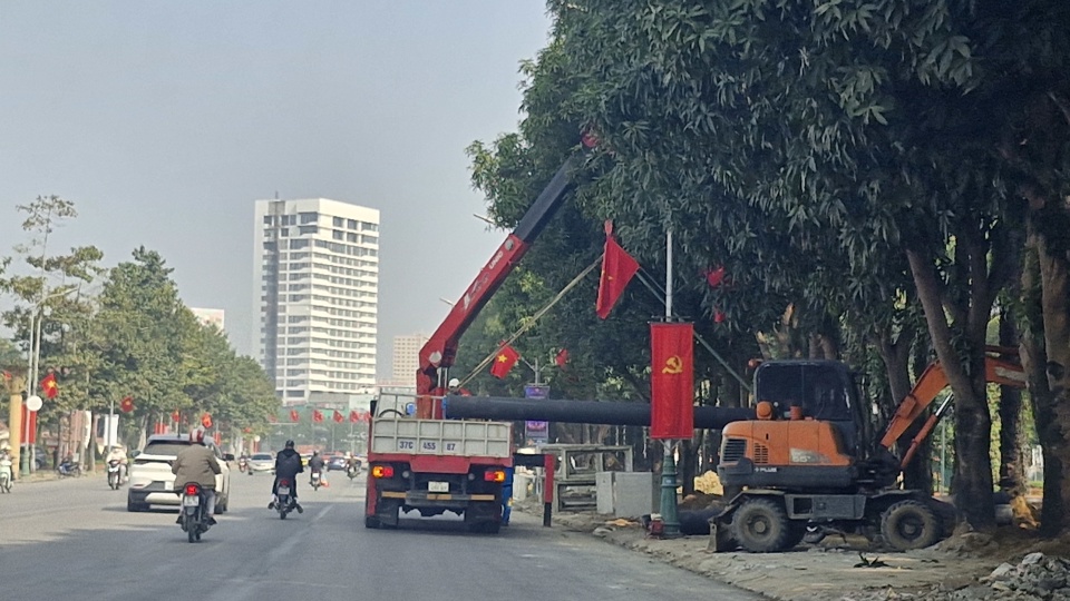 The initial investment in urban infrastructure has clearly shown the effectiveness being recorded with the story of clear roads, airy sidewalks, greener, cleaner, more civilized. Many streets have clearly changed such as Nguyen Van Cu, Minh Khai, Le Hong Phong... people have greatly benefited from the investment in embellishment, the urban face has added great highlights.