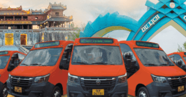 How does the newly opened Hue - Quang Tri bus route operate?