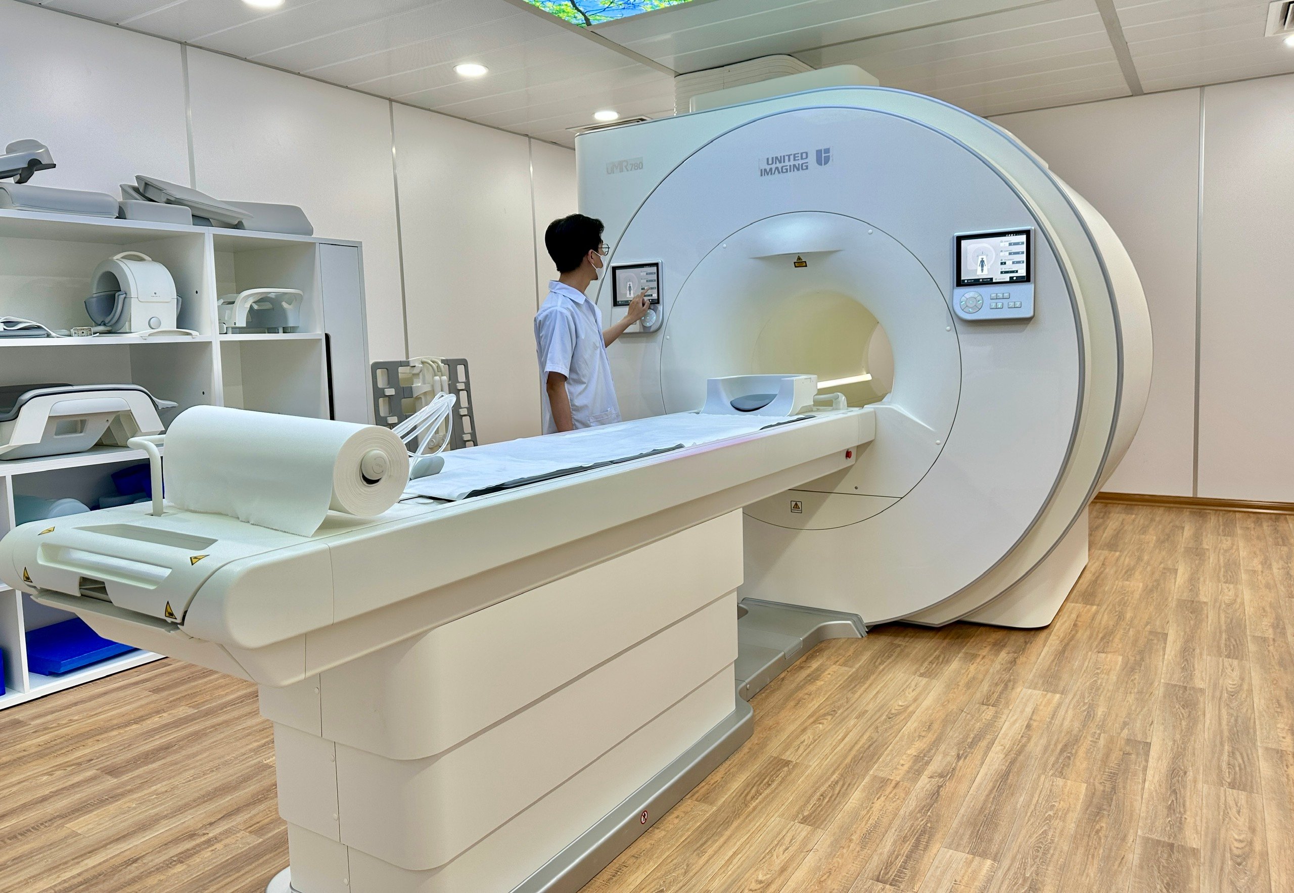 Hậu Giang: Ra mắt hệ thống MRI 3.0 Tesla chẩn đoán sớm ung thư, đột quỵ- Ảnh 1.