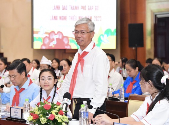 Sekretär des Parteikomitees von Ho-Chi-Minh-Stadt, Nguyen Van Nen: Kindern von ganzem Herzen zuhören und verantwortungsbewusst handeln. Foto 4