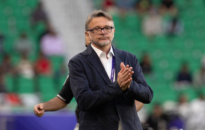 Trainer Troussier glaubt weiterhin an das Weiterkommen der vietnamesischen Mannschaft.