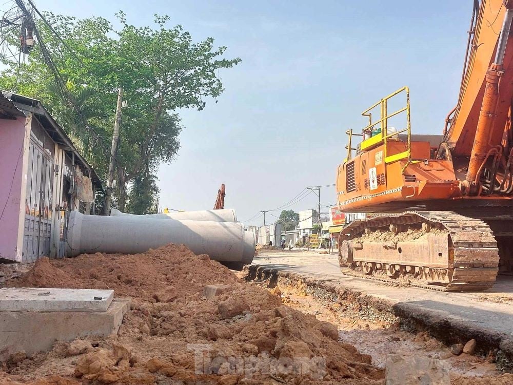 Leiden, weil die Modernisierung einer 2 km langen Straße in Binh Duong seit über 3 Jahren nicht abgeschlossen ist, Foto 4