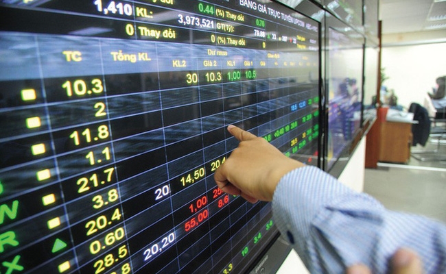 How are foreign investors 'favored' when investing in Vietnamese stocks?