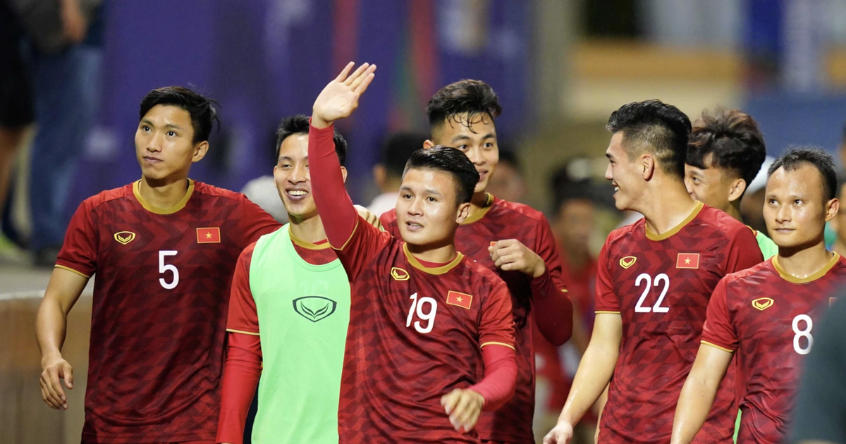 El entrenador Kim Sang-sik y su equipo regresan al lugar que guarda hermosos recuerdos del fútbol vietnamita