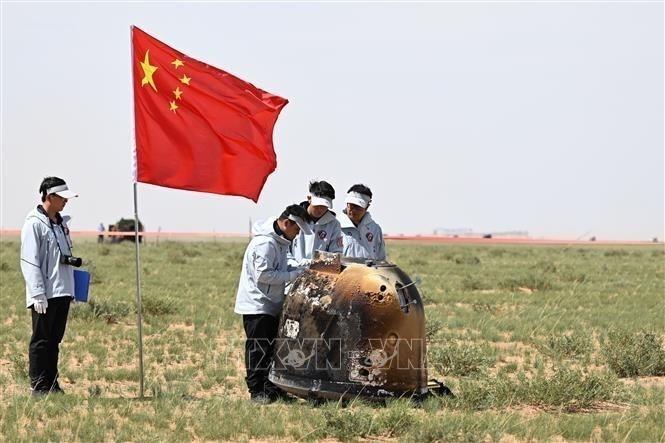 Le vaisseau spatial Chang'e-6 revient sur Terre avec les premiers échantillons de la face cachée de la Lune