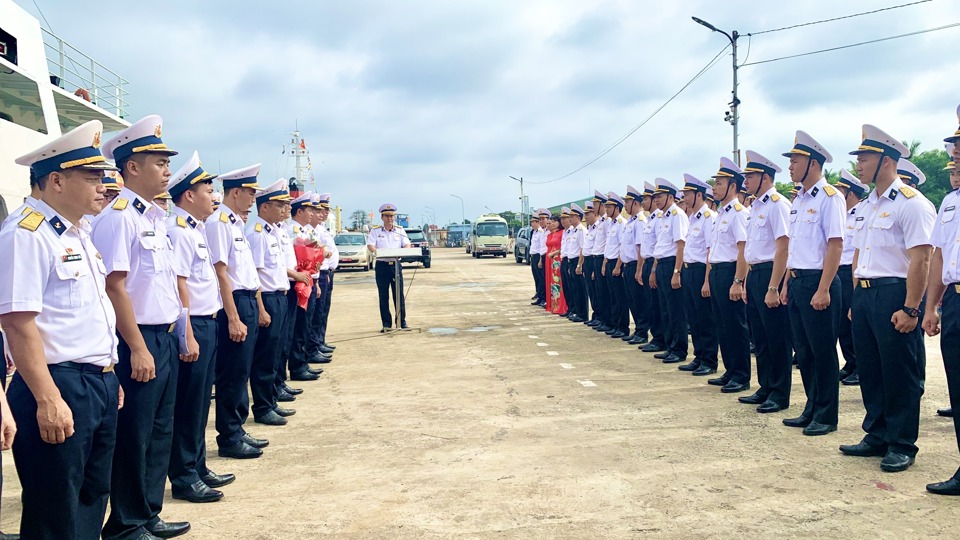 Những chuyến tàu mang mùa Xuân đến với cán bộ, chiến sĩ tại nhà giàn DK1 - Ảnh 1