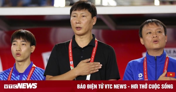 Live press conference Vietnam vs Philippines: Coach Kim Sang-sik escapes