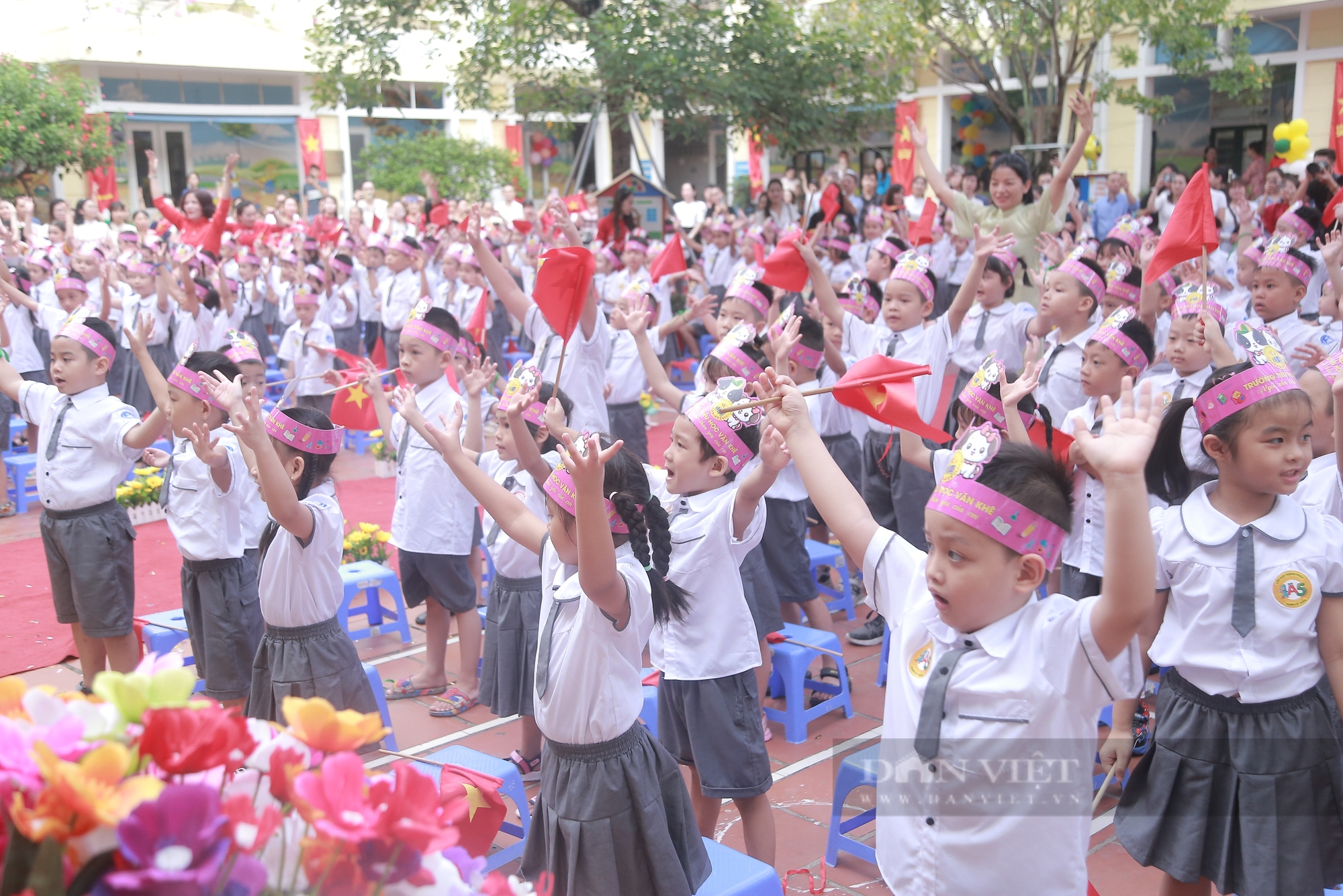 Sáng nay (ngày 5/9), hơn 23 triệu học sinh đi khai giảng năm học đặc biệt quan trọng- Ảnh 2.