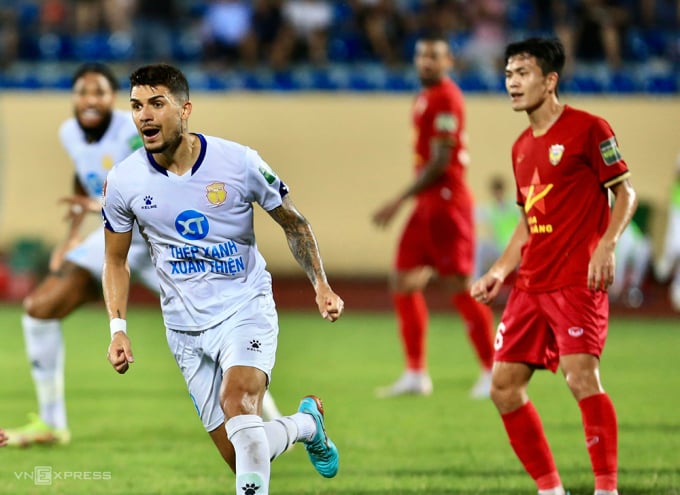 Hendrio a marqué, aidant Nam Dinh à échapper à la défaite au stade Thien Truong lors de la 10e journée de la V-League 2023. Photo : Cuong Huynh