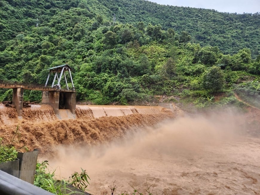 Hiện trường mưa lũ tàn phá nghiêm trọng ở tỉnh Sơn La và Lai Châu