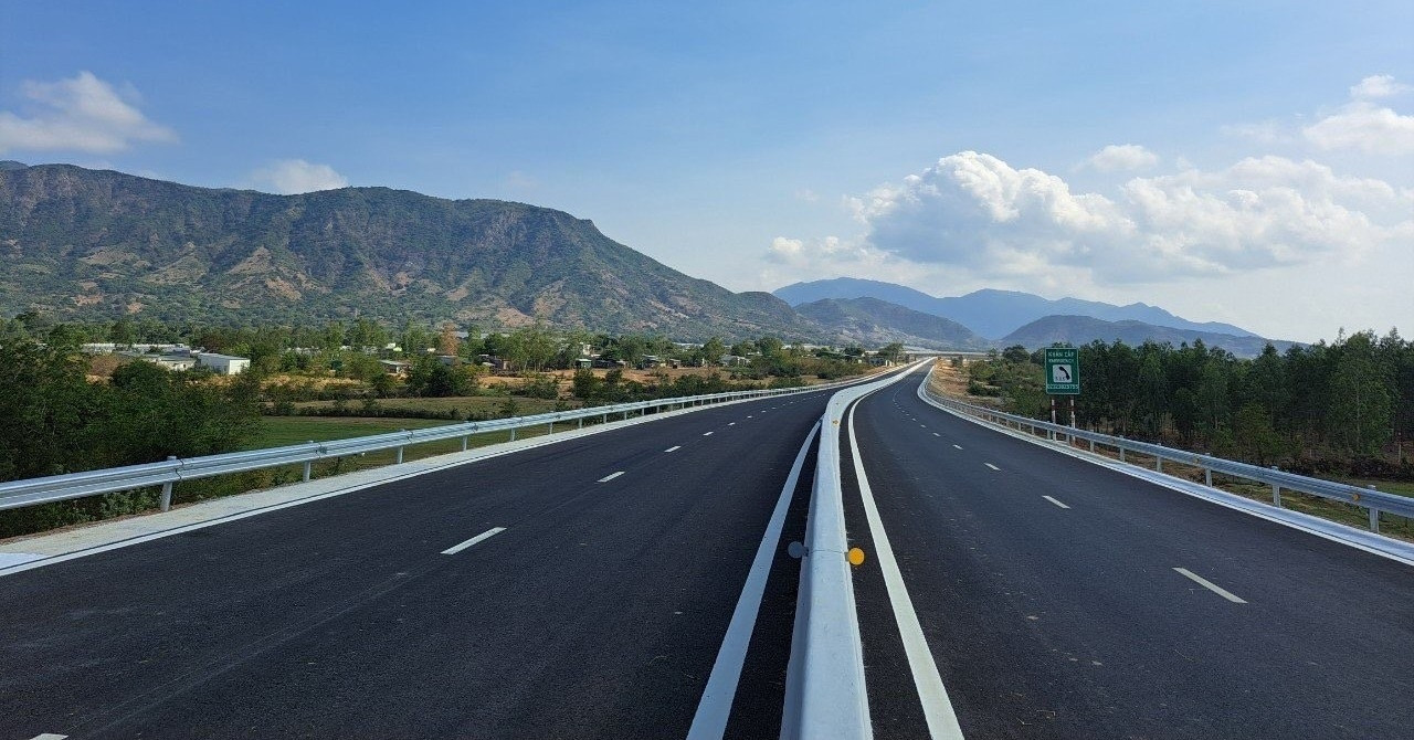 Research on additional Quang Ngai expressway