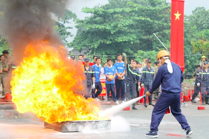 Bộ Công an đề xuất phạt người không tham gia chữa cháy đến 5 triệu đồng- Ảnh 1.