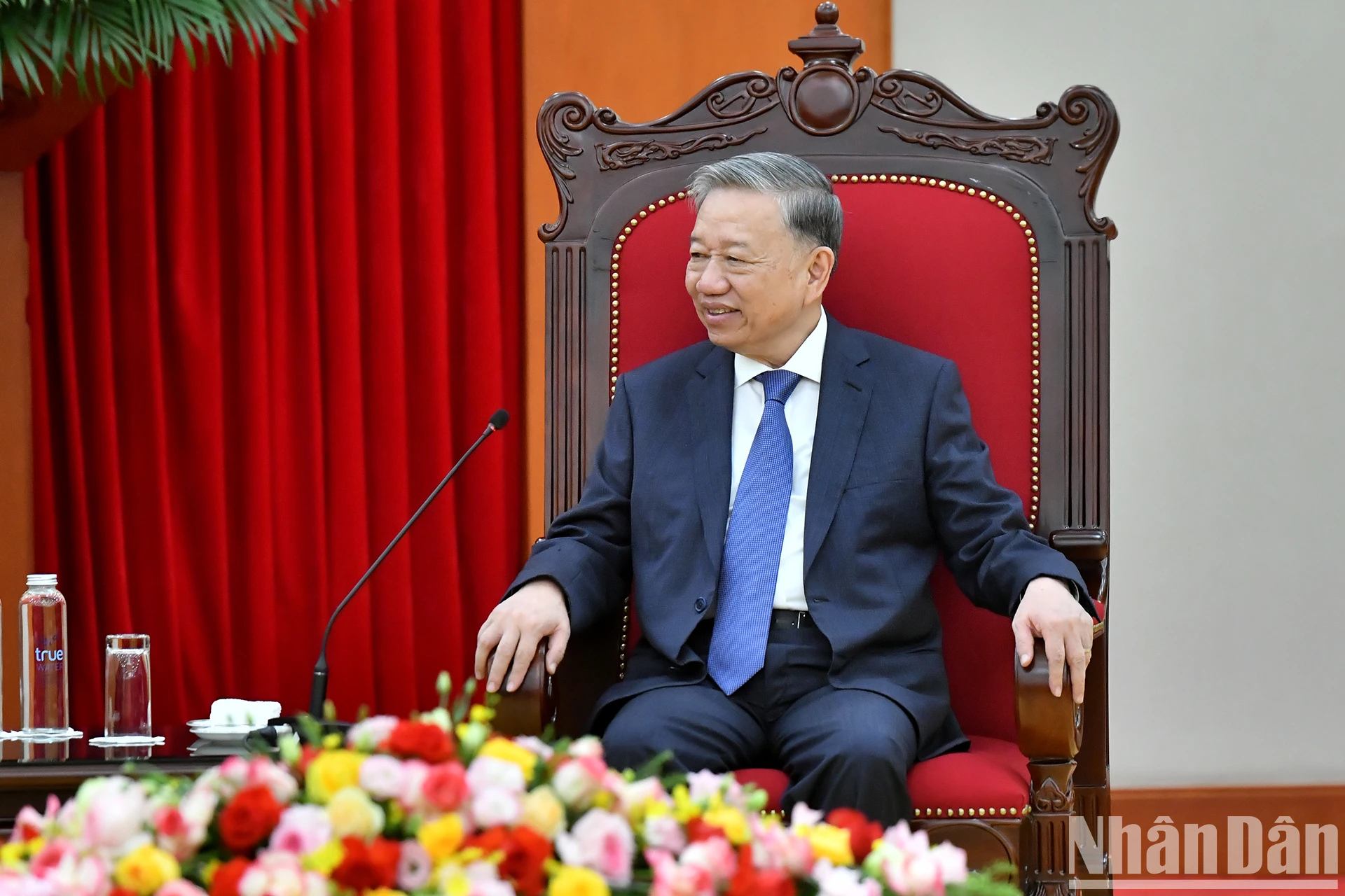 [Photo] General Secretary To Lam receives Chairman of the Board of Directors of the Japan Bank for International Cooperation photo 3