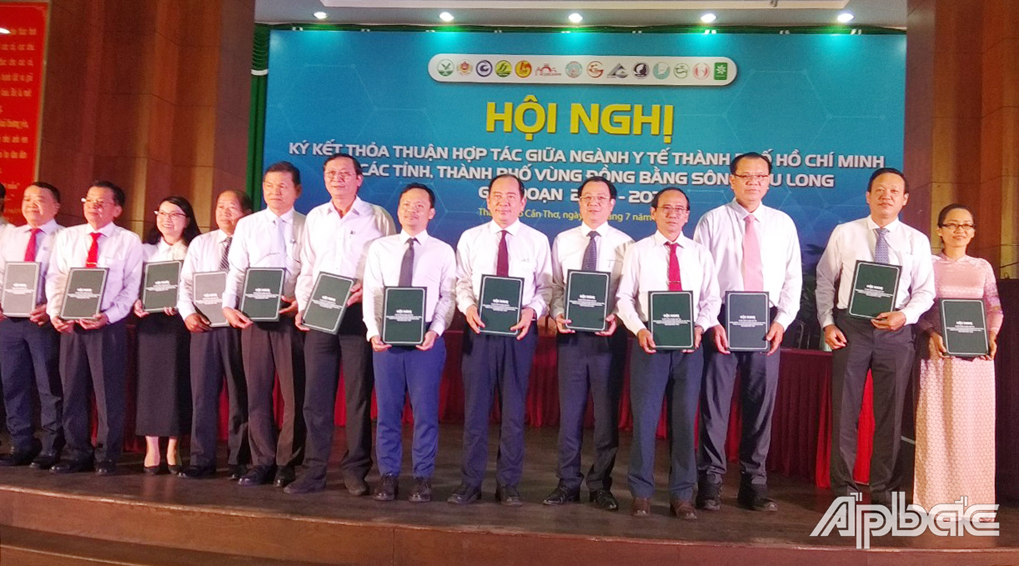 Le directeur du département de la santé de Ho Chi Minh-Ville et 13 provinces et villes du delta du Mékong ont signé un accord de coopération et de développement dans le secteur de la santé.