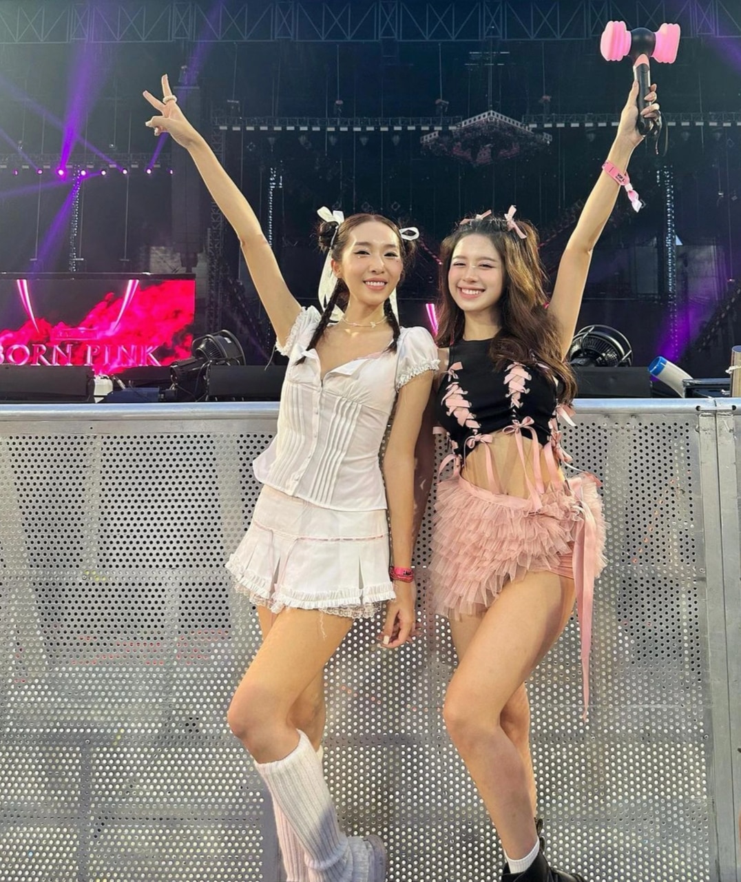Giới trẻ Việt biến show Blackpink thành sàn diễn thời trang sành điệu - 4