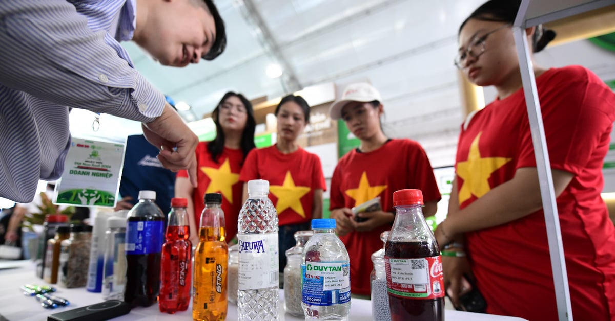 Discover the life-changing journey of plastic bottles at Green Vietnam Festival