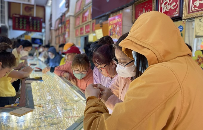 A Mi Hong hair salon was packed on the afternoon of February 18, the 9th day of the first lunar month. Photo: Quynh Trang