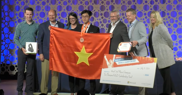 Vietnam won 2 bronze medals in Office Informatics and World Graphic Design