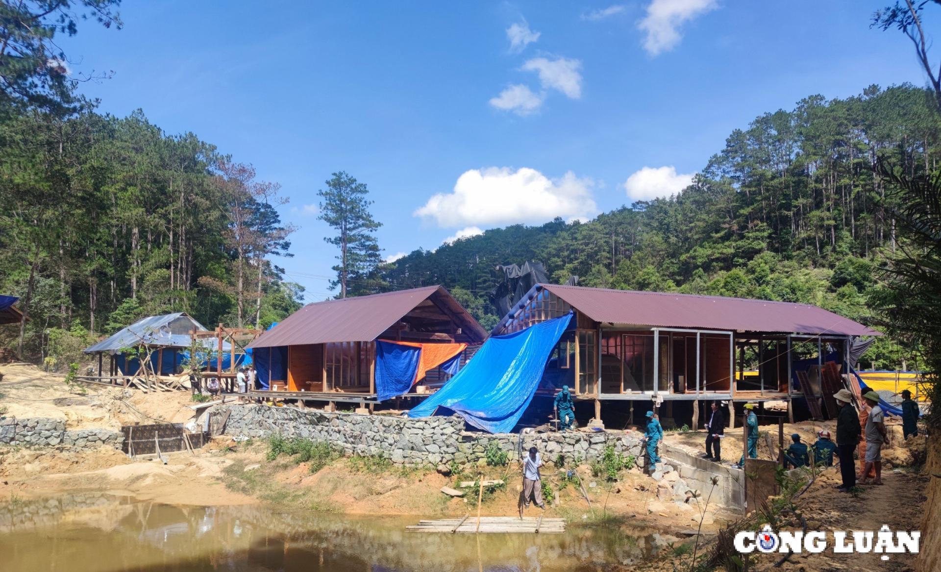 Kon Tum, a series of illegal construction projects have led to landslides, picture 4